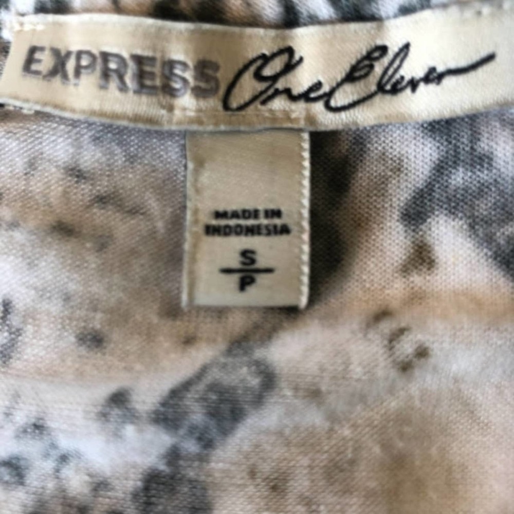 Express Cold Shoulder Top Python Design - Size S - Picture 5 of 5